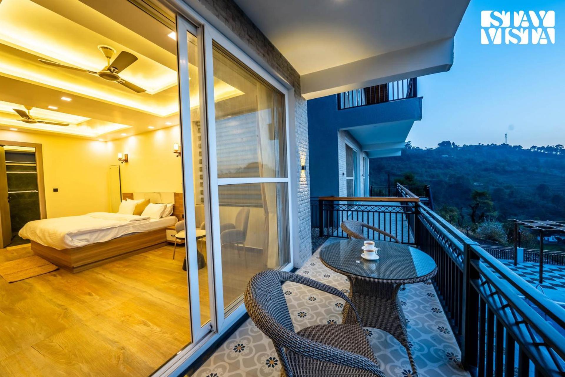 Stayvista At Sunset Springs With Pool & Views Nainital Exteriör bild
