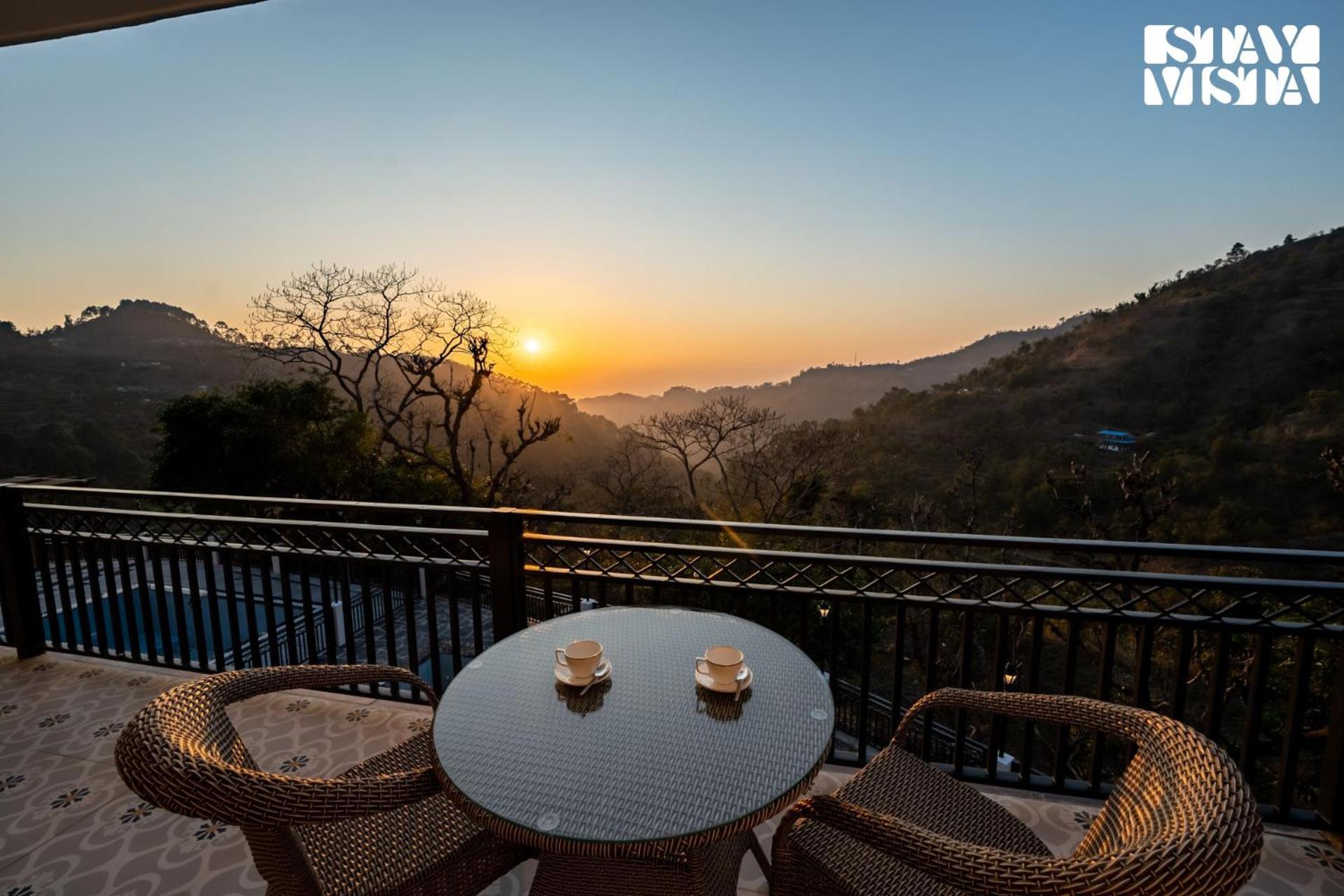 Stayvista At Sunset Springs With Pool & Views Nainital Exteriör bild